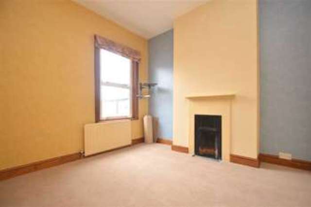  Image of 4 Bedroom Terraced to rent at Wandsworth, SW18 4PN