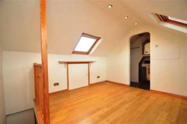  Image of 4 Bedroom Terraced to rent at Wandsworth, SW18 4PN