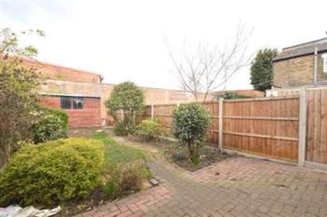  Image of 4 Bedroom Terraced to rent at Wandsworth, SW18 4PN