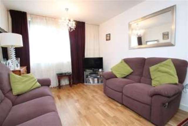 Image of 2 Bedroom Flat to rent at London, SE10 8ED