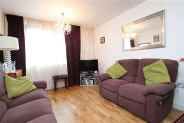  Image of 2 Bedroom Flat to rent at London, SE10 8ED