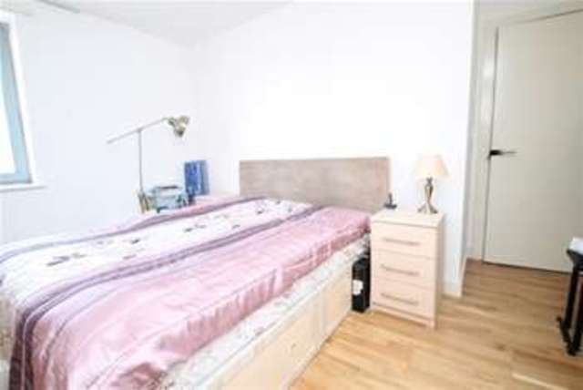  Image of 2 Bedroom Flat to rent at London, SE10 8ED