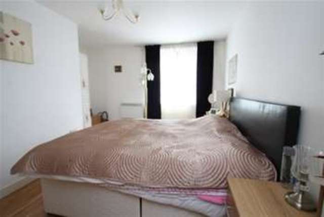  Image of 2 Bedroom Flat to rent at London, SE10 8ED