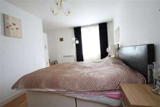  Image of 2 Bedroom Flat to rent at London, SE10 8ED