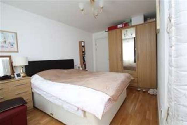  Image of 2 Bedroom Flat to rent at London, SE10 8ED