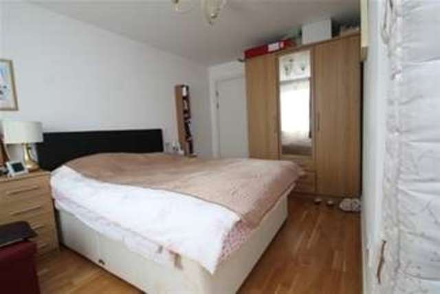  Image of 2 Bedroom Flat to rent at London, SE10 8ED
