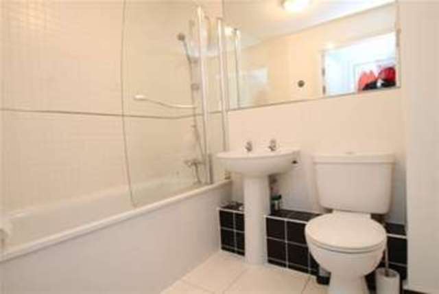  Image of 2 Bedroom Flat to rent at London, SE10 8ED