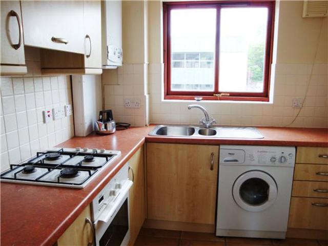  Image of 2 Bedroom Flat to rent at Dunfermline Fife Fife, KY11 3AD