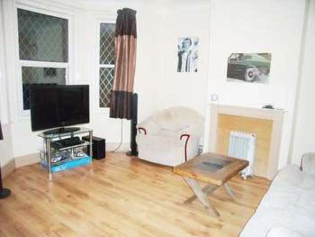  Image of 1 Bedroom Flat to rent at Kinson  Bournemouth, BH10 5EW