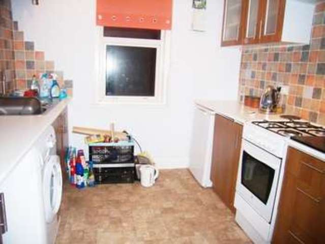  Image of 1 Bedroom Flat to rent at Kinson  Bournemouth, BH10 5EW