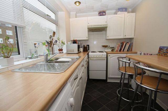  Image of 2 Bedroom Flat for sale at Brambleside  High Wycombe, HP11 1JY