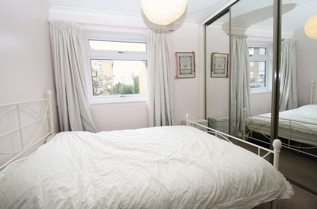  Image of 2 Bedroom Flat for sale at Brambleside  High Wycombe, HP11 1JY