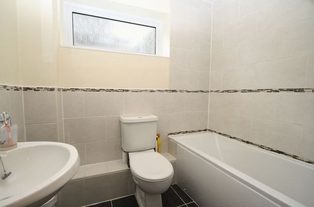  Image of 2 Bedroom Flat for sale at Brambleside  High Wycombe, HP11 1JY