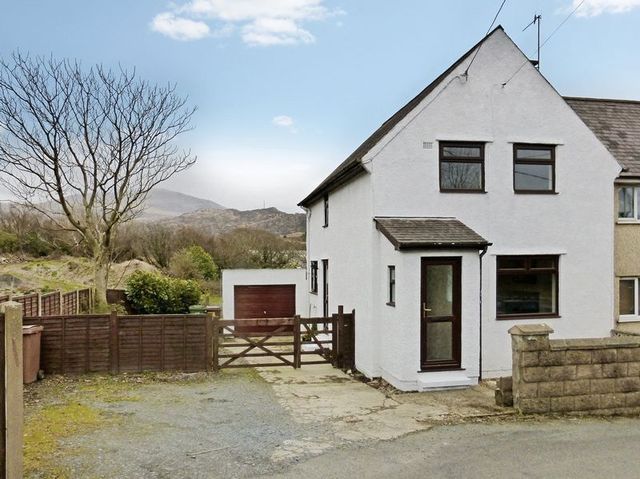  Image of 3 Bedroom Terraced for sale at Brynrefail, LL55 3PD