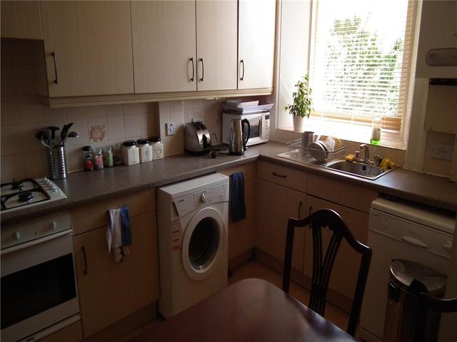  Image of 3 Bedroom Flat to rent at Abbeyhill Edinburgh Edinburgh, EH7 5SN