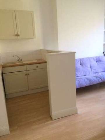  Image of 2 Bedroom Maisonette to rent at Caledonian Road  Islington, N1 1DU