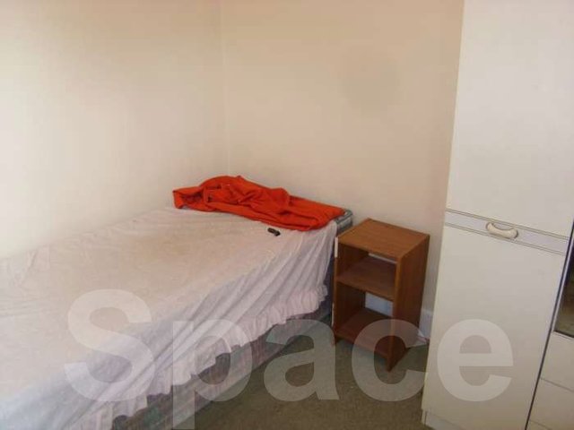  Image of 4 Bedroom Terraced to rent at Cardigan Gardens University Reading, RG1 5QW