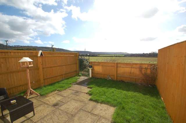  Image of 3 Bedroom Terraced for sale at Oak End Way  Chinnor, OX39 4JJ