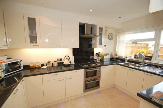  Image of 3 Bedroom Terraced for sale at Oak End Way  Chinnor, OX39 4JJ