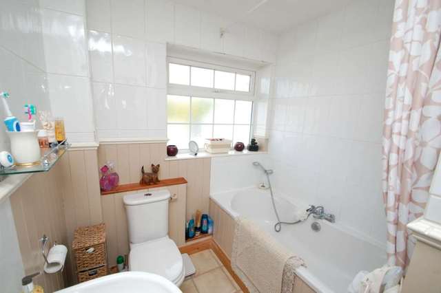  Image of 3 Bedroom Terraced for sale at Oak End Way  Chinnor, OX39 4JJ