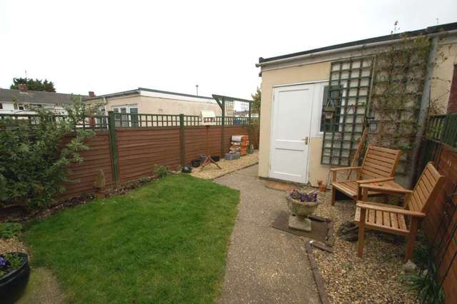  Image of 3 Bedroom Terraced for sale at Oak End Way  Chinnor, OX39 4JJ