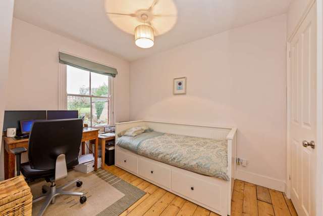  Image of 3 Bedroom Detached for sale at Clarence Road  Berkhamsted, HP4 3BQ