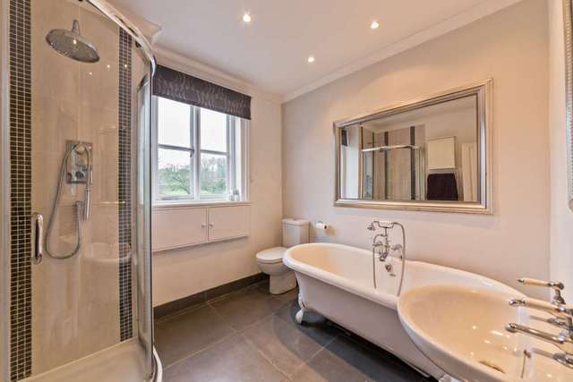  Image of 3 Bedroom Detached for sale at Clarence Road  Berkhamsted, HP4 3BQ