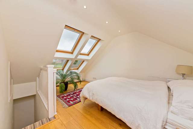  Image of 3 Bedroom Detached for sale at Clarence Road  Berkhamsted, HP4 3BQ