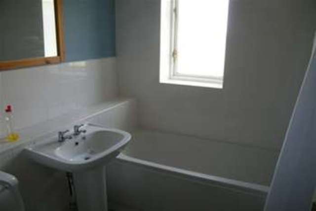  Image of 2 Bedroom Flat to rent at Birmingham, B46 2BH