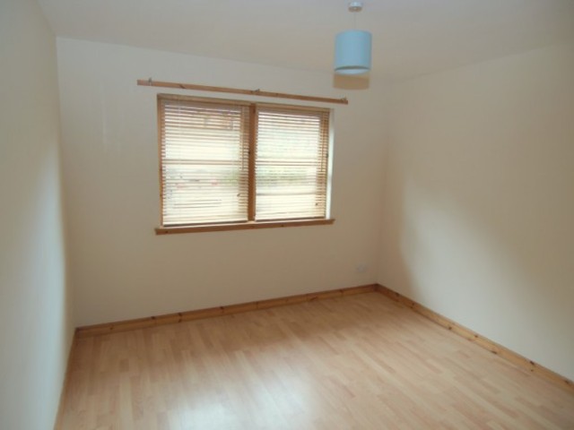  Image of 2 Bedroom Flat to rent at Dunfermline Fife Fife, KY12 9DX