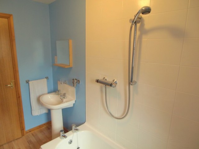  Image of 2 Bedroom Flat to rent at Dunfermline Fife Fife, KY12 9DX