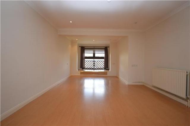 Image of 1 Bedroom Flat to rent at Raynes Park, SW20 9NH