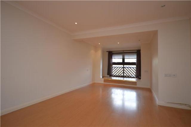  Image of 1 Bedroom Flat to rent at Raynes Park, SW20 9NH