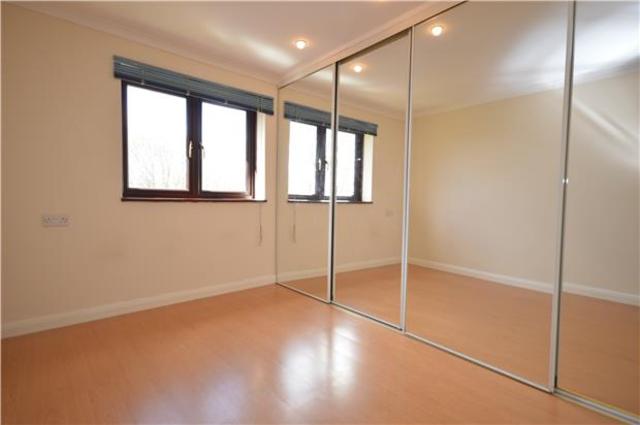  Image of 1 Bedroom Flat to rent at Raynes Park, SW20 9NH