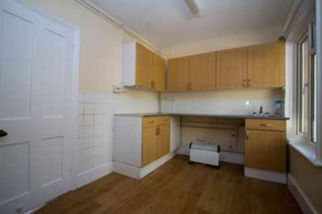  Image of 3 Bedroom Cottage to rent at East Harting Petersfield Hampshire, GU31 5LY