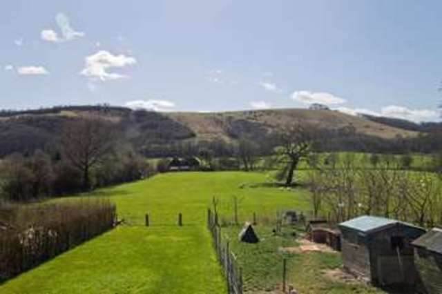  Image of 3 Bedroom Cottage to rent at East Harting Petersfield Hampshire, GU31 5LY