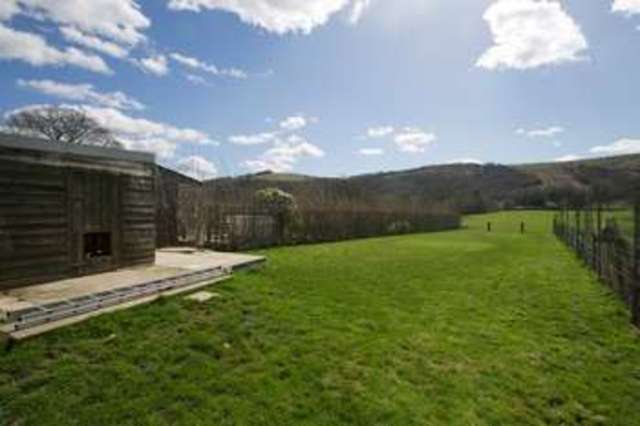  Image of 3 Bedroom Cottage to rent at East Harting Petersfield Hampshire, GU31 5LY