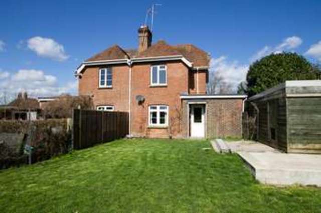  Image of 3 Bedroom Cottage to rent at East Harting Petersfield Hampshire, GU31 5LY