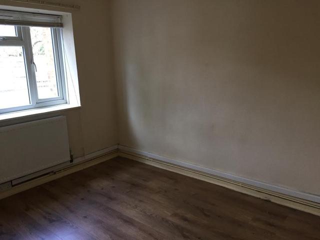  Image of 2 Bedroom Flat to rent at Enfield, EN3 6QL