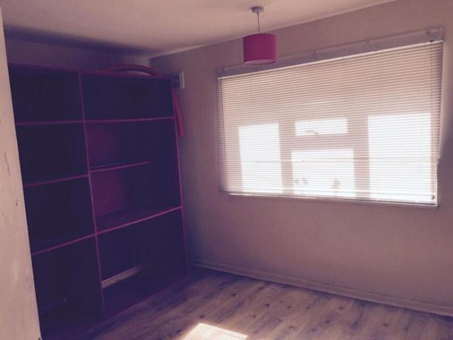  Image of 2 Bedroom Flat to rent at Enfield, EN3 6QL