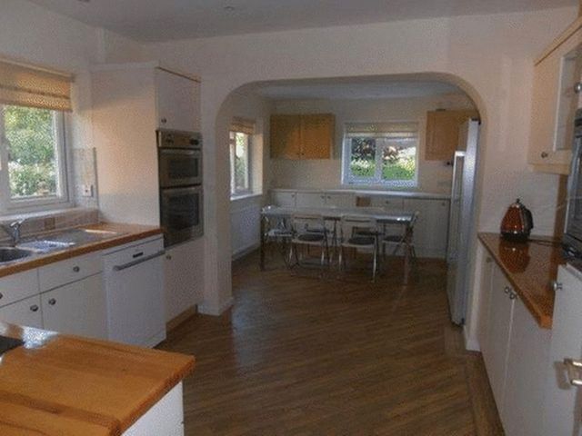  Image of 5 Bedroom Detached to rent at Burgh Heath Road  Epsom, KT17 4LJ