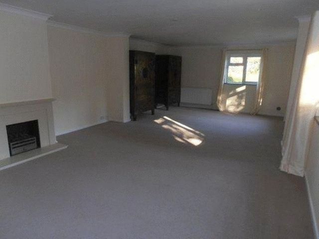  Image of 5 Bedroom Detached to rent at Burgh Heath Road  Epsom, KT17 4LJ