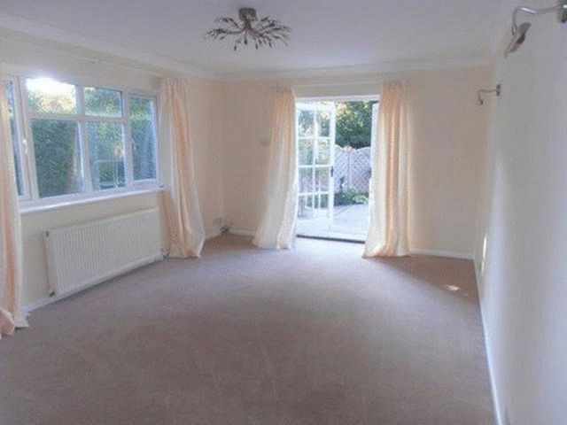  Image of 5 Bedroom Detached to rent at Burgh Heath Road  Epsom, KT17 4LJ