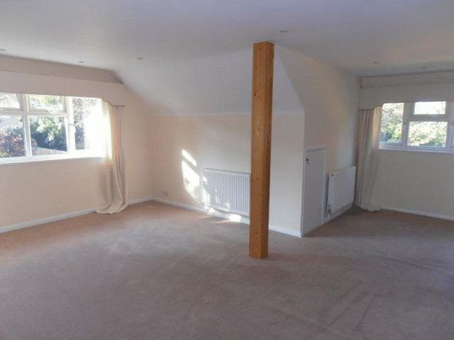  Image of 5 Bedroom Detached to rent at Burgh Heath Road  Epsom, KT17 4LJ