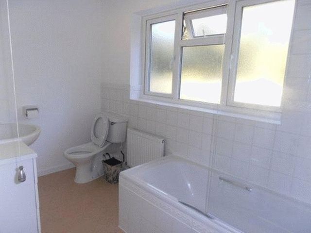  Image of 5 Bedroom Detached to rent at Burgh Heath Road  Epsom, KT17 4LJ