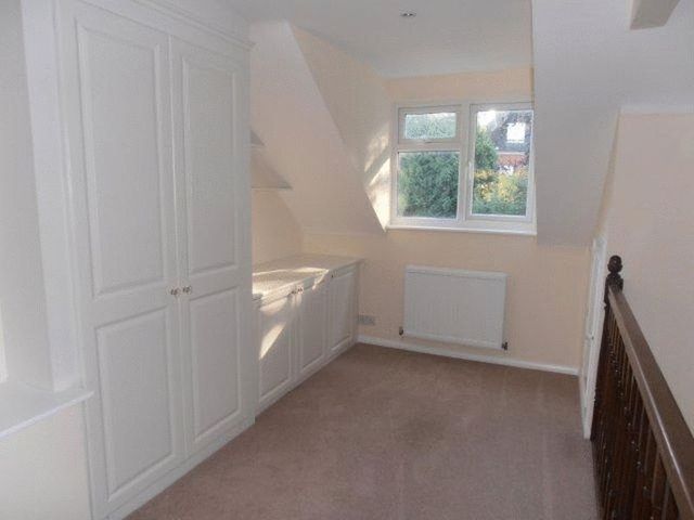  Image of 5 Bedroom Detached to rent at Burgh Heath Road  Epsom, KT17 4LJ