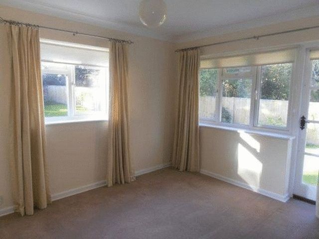 Image of 5 Bedroom Detached to rent at Burgh Heath Road  Epsom, KT17 4LJ
