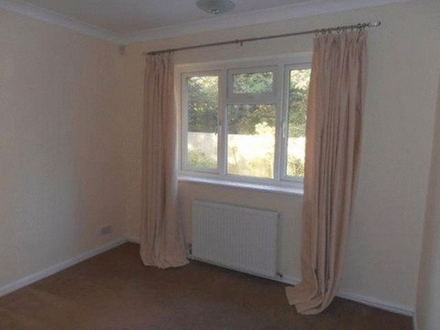  Image of 5 Bedroom Detached to rent at Burgh Heath Road  Epsom, KT17 4LJ