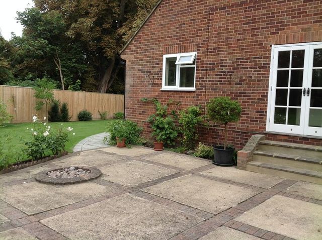 Image of 5 Bedroom Detached to rent at Burgh Heath Road  Epsom, KT17 4LJ