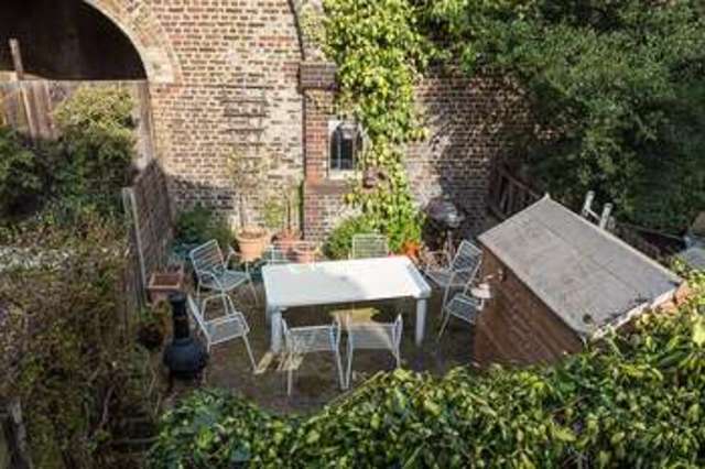  Image of 2 Bedroom Flat for sale at Battersea, SW11 5XS